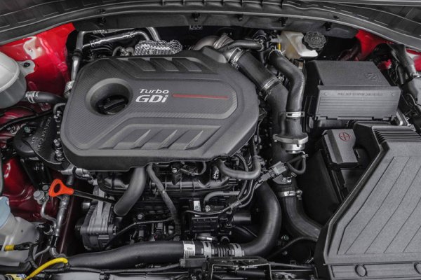 Бензиновият 1.6 с турбо развива 177 к.с., като той е със система за директно впръскване и може да се комбинира само с роботизирана скоросторстна кутия. Като слабост може да се отбележат ангренажната верига, която се разхлабва, както и ролката на обтегача. Ресурсът на този мотор е 200 000 км.