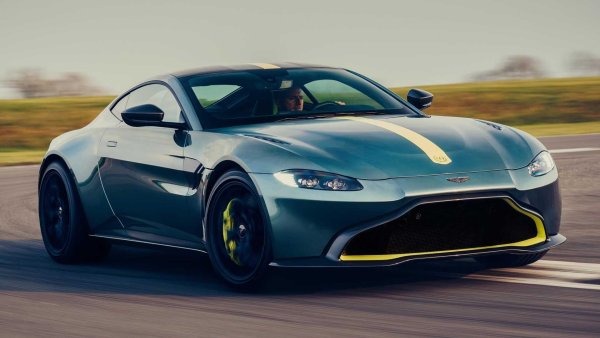 Редно е да се отбележи, че гамата на спортните автомобили и суперколите с ръчна скоростна кутия е още по-широка и включва много други модели, като Aston Martin Vantage (на снимката), Toyota GR86 и Ford Mustang. Към този списък бихме могли да добавим и показаното само преди Pagani Utopia, както и Chevrolet Corvette. 