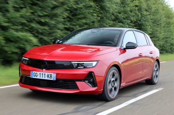 Opel Astra фейслифт

Opel Astra Sports Tourer фейслифт
