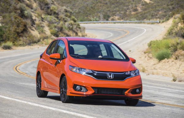 Използвайки интелигентен дизайн, субкомпактният хечбек Fit предлага много вътрешно пространство за малките си размери. Високата репутация на Honda за надеждност е вярна, като годишните разходи за ремонт са малко под 400 долара, като най-важното е, че при този модел не се откриват сериозно проблеми.