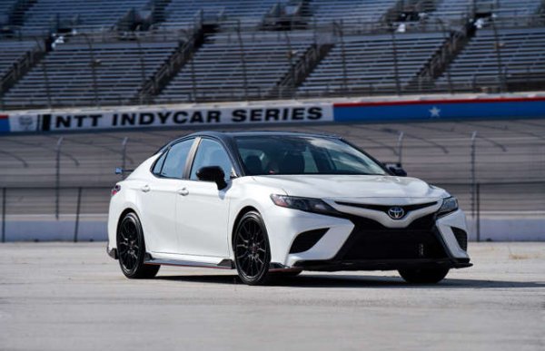 Този модел винаги е бил сред отличниците по надеждност и благодарение на това разходите му за поддръжка са по-малки. Седанът със средни размери е едно от най-добрите предложения на пазара, ако купувачът иска си си спести разходи за ремонти.