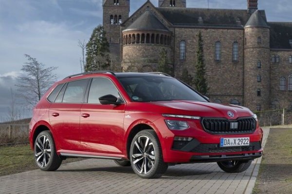 Първият плод на промяната в плановете е втория фейслифт (първият беше през 2023) за малкия кросоувър Kamiq. Според първоначалните планове той трябваше да бъде заменен от електрическия Epiq, но вместо тома сега той ще бъде актуализиран в средата на 2026. Очаква се кросоувърът да получи променен дизайн, основно в предната част, преработен интериор и актуализирани двигатели (идва мек хибриден вариант с роботизирана скоростна кутия с двоен съединител).