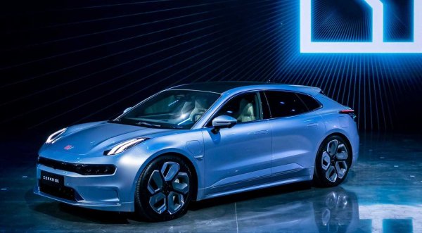 Представен първоначално под марката Lync & Co, а след това като Zeekr, 001 комбинира концепцията на премиум шутинг брейк с тази на семеен електромобил. Автомобилът, който е на поредната марка, собственост на Geely, обещава солидни характеристики, лукс и комфорт.