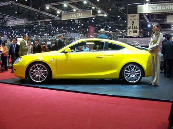 Китайците твърдят, че двигателя произвежда 170 конски сили и ускорява купето до 100км/ч за 9.7 сек.