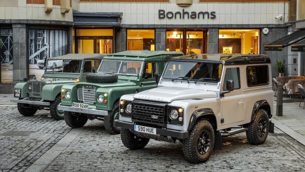 Класическите модели Land Rover, особено тези от 60 -те и 70 -те години, стават все по -желани. Техните емблематични дизайн, офроуд възможности и носталгията, която предизвикват, повишават цената им, особено при екземплярите в добро състояние.
