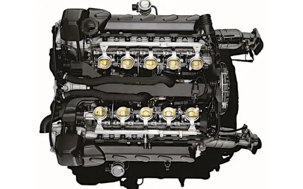 Да спечелиш една награда Международен двигател на годината е голямо постижение. Да спечелиш 63, както направи BMW, е почти невероятно. Успехът им се дължи на изключително широката палитра от агрегати, от 1,5-литровия трицилиндров турбо, монтиран на хибрида i8, до 5,4-литров V12, използван в 7-Series, 8-Series и Rolls-Royce.

Десет от наградите са дадени на 5,0-литровия V10, който задвижваше M5 и M6. С други двигатели BMW доминира в категориите от 2,5 до 3,0 литра и от 3,0 до 4,0 литра със съответно 14 и 13 победи от възможни 20. През 2003 г. BMW спечели наградата от 1,4 до 1,8 литра за своята компресор версия на двигателя Tritec, използван в ранните MINI, първоначално съвместно предприятие, създадено с Rover (по това време дъщерно дружество на BMW) и Chrysler. Нито едно от горните отличия не включва двигателя на BMW / PSA Peugeot-Citroen Prince, споменат по-рано. Ако добавим и него, то общият брой награди на BMW нараства до 71.