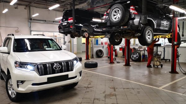 Пример за това е един от най-популярните SUV на планетата - Toyota Land Cruiser, който е на рамна конструкция на каросерията. Тя има няколко десетки точки за смазване, като тази „операция“ няма как да бъде скъпа, но в същото време е много трудоемка и отнема време. Затова тя се счита за нерентабилна според съвременните стандарти за заплащане.
