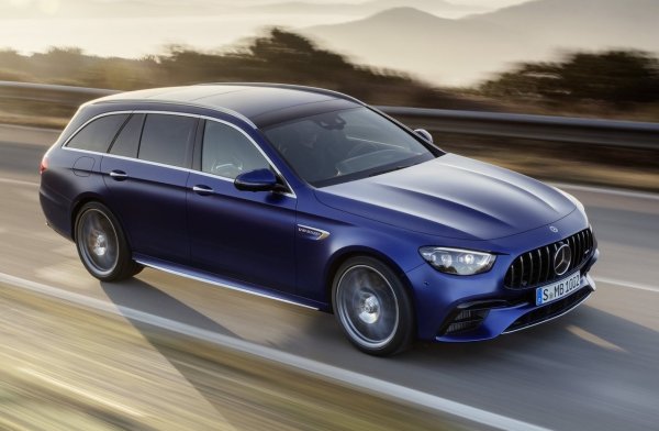 Една от най-впечатляващите предложения в сегмента е Mercedes-AMG E 63 S Estate. В независими тестове, неговият 4,0-литов V8 двигател с мощност 612 к.с. му позволи да достигне 100 км/ч за точно 3,0 секунди. И въпреки че моделът е спрян от производство през 2022, той остава един от символите на германската марка и на нейното спортно подразделение AMG.
