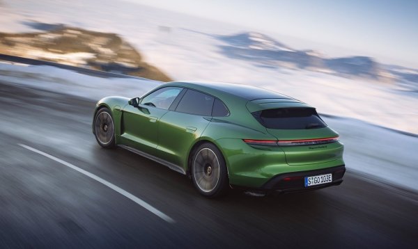Taycan Sport Turismo Turbo S не е просто най-бързото комби в света, а е нов етап в развитието на автомобилната индустрия, където електрическите двигатели се превръщат в пълноценен заместител на двигателите с вътрешно горене.