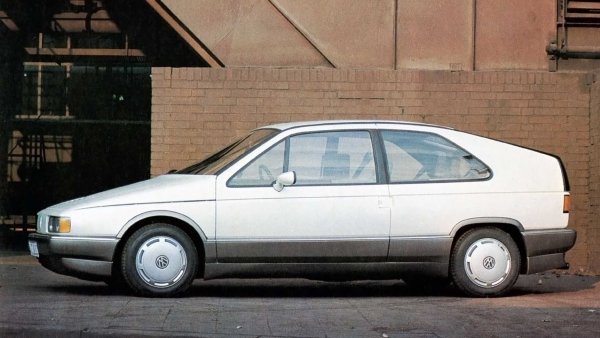 Вторият автомобил поучава същия мотор, но вече с механичен компресор и мощност 61 к.с., при който разходът на дизелово гориво е 4,6 л/100 км. Третият е бензинов турбомотор с 4 цилиндъра и обем 1,0 литра, който харчи 7,9 л/100 км.

Освен с много икономични мотори, концептите на Volkswagen се отличават с много нисък коефициент на челно съпротивление &ndash; 0,25. Те също така тежат едва 780 кг, а колелата им са със специална обтекаема форма.