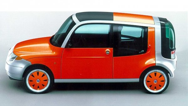 Дизайнът на тежащия само 750 кг прототип е дело на Роберто Джилиото, който преди това направи спорната Multipla, а след това нарисува и новия Fiat 500. Ниското тегло е постигнато благодарение на използването на пластмасови детайли по каросерията и на прозорци от поликарбонат. Въпреки височина, коефициентът на челно съпротивление на Ecobasic е 0,28.