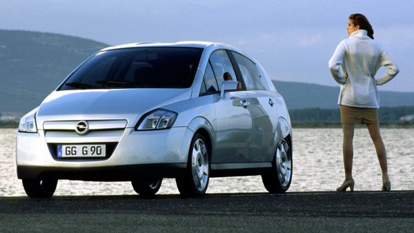 Инженерите и дизайнерите на Opel също не стоят със скръстени ръце и на автосалона във Франкфурт през 1999 година представят собствен суперобтекаем и много икономичен концепт &ndash; високия хечбек G90. Благодарение на впечатляващата форма на каросерията, коефициентът на челно съпротивление е 0,22.

За целта от машината са премахнати почти всички стърчащи елементи, а задните колела са &bdquo;скрити&ldquo;. Под пода на автомобила са поставили специални панели, които намаляват съпротивлението на въздуха.