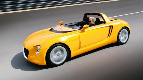 Свалящи се панели от каросерията позволяват максимална бързо купето да се превърне в роудстър. А ако се демонтира ветровото стъкло заедно с рамката, то тогава се получи спийдстър. Под капака на прототипа с дължина 3,77 метра и височина 1,21 метра е поставен двигател 1.5 TDCI, като благодарение и на ниското тегло &ndash; 850 кг, разходът на гориво е едва 3,4 л/100 км.