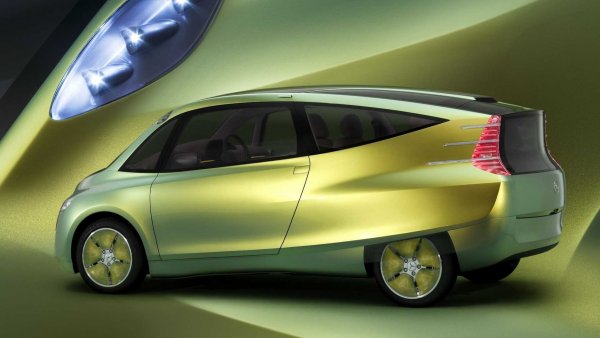 Четириместният прототип, построен с помощта на експерти по екобионика и в съответствие с принципите на растеж в природата, е оборудван с 2,0-литров турбодизел. Неговият среден разход на гориво е 4,3 л/1-00 км, но при продължително движение с постоянна скорост 90 км/ч този показател пада до 2,8 л/100 км