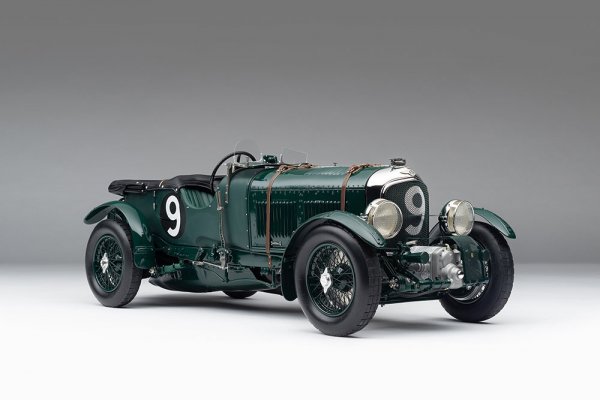 Според Хашми най-скъпата кола на Bentley e всъщност последната им - специалната версия Mulliner Bacalar, която се продаде за 2.23 млн. долара. Но преди време една бройка от прословутия 4 1/2 Blower от 1929 се продаде за 7.9 млн. долара.
