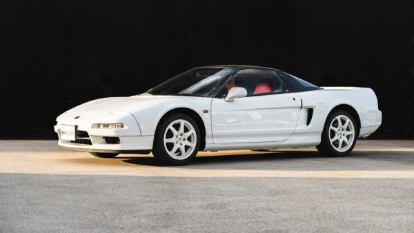 През май миналата година една NSX Type-R от 1995 счупи рекорда за най-скъп автомобил на Honda, като се продаде за 432 000 долара. 
