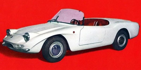 OSCA 1050 Spider, представен в края на 50-те години, е разработен като спортен автомобил за нормални пътища. Моделът използва 1,05-литров двигател и съчетава динамика с елегантен дизайн. Плавните линии и класическите пропорции ясно показват италианския му произход.

Дългият преден капак, късата задна част и изящните калници създават хармоничен силует, а откритият покрив допълва усещането за свобода и лекота. 1050 Spider е предназначен за хора, които искат едновременно красиво и динамично преживяване по живописните пътища.
