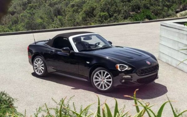 Представен в края на 2016 г., Fiat 124 (технически повтарящ до голяма степен Mazda MX-5) се оттегли през ноември 2019 г. Причината бяха слабите продажби, които контрастираха с тези на Mazda.