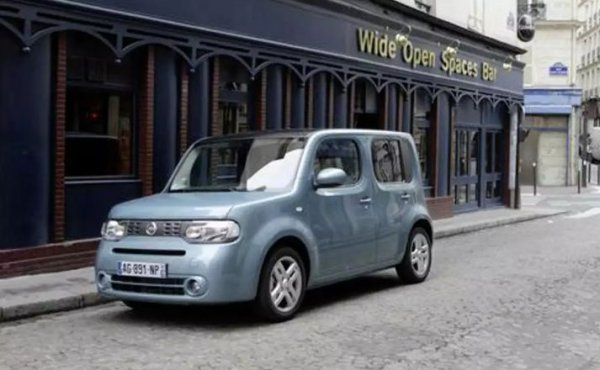 Благодарение на противоречивия дизайн само 5873 души се престрашиха и си закупиха Nissan Cube. Моделът се продава от 2009 до 2014 г.