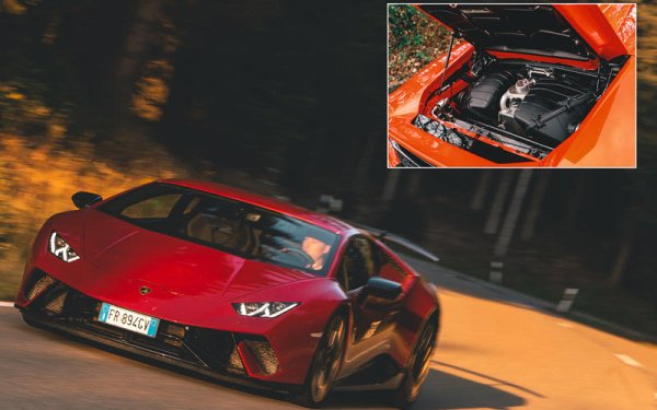 &bdquo;Младшият&rdquo; двигател в гамата спортни коли на Lamborghini е атмосферен V10, който дебютира през 2003 година с Gallardo. Първоначално е с обем от 5 литра, по-късно става 5,2-литров и в момента се използва Hurac&aacute;n, който наследи Gallardo през 2014.

В най-мощната си версия агрегатът постига 640 к.с. или около 124 к.с ма литър обем, което е близо до 128-те &bdquo;кончета&rdquo; за литър при Essenza SCV12.