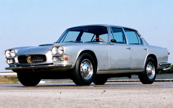 Първото поколение Maserati Quattroporte е с 4,1-литров V8 с двойни разпределителни валове на цилиндровите глави. Той е един от двигателите на марката с най-дълъг живот. Появява се през 1963 година, като се използва в редица модели, сред Bora, Indy и Kyalami, с версии на работния обем до 4,9 литра.

Последната кола, използваща този двигател е третото поколение Quattroporte, което се произвежда до 1990 г.