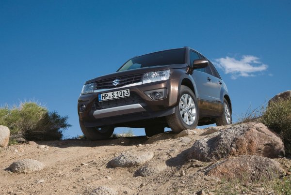 С постоянното задвижване на четирите колела и просвет от 200 мм този модел определено има своите предимства. В случая, за 10 000 евро се намират бройки от фейслифта на третото поколение (2012-2014 година), като най-рядката комбинация е независимо окачане и постоянно задвижване на всички колела. Оплакванията от това задвижване са минимални, като най-често те са към комфорта.