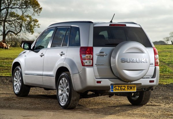 И тук обаче втулките и стабилизаторите трябва да се сменят често, докато останалите детайли са издръжливи. Повечето бройки на пазара не са купувани са офроуд, така че може да се намерят прилични екземпляри с пробег под 10 000 км. За предпочитани са версиите с 2,0-и и 2,4-литрови мотори, тъй като 1,6-литровият е капризен. По-старите машини са склони да харчат масло, но като цяло ресурсът им надхвърля 300 000 км.