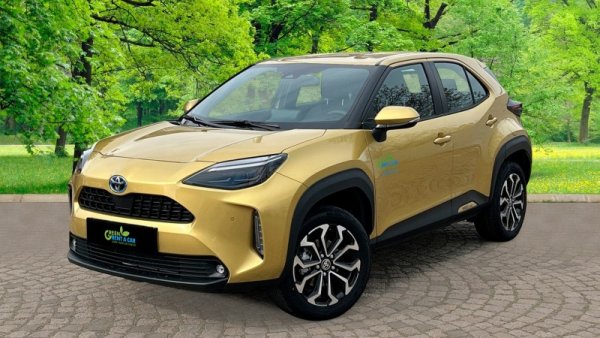 Версията с AWD отпадна от гамата на бестселъра C-HR и сега шансът ви да имате Toyota с пълно задвижване за относително достъпна сума се изчерпва с новия кросоувър Yaris Cross. Посочената цена е за хибрид с 1.5-литров мотор, 116 коня мощност и вариаторен автоматик, в средно ниво на оборудване.

Цена през 2022: 60 990
Цена през 2021: n/a (нов модел)
