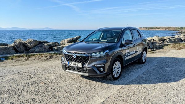 Преди три години S-Cross с AWD струваше с цели 17 хилядарки по-малко, но тук вече става дума за нов модел, с чувствително подобрени дизайн и комфорт. Най-евтиният вариант с двойно предаване е с 1.4-литров бензинов турбомотор с 48-волтова хибридна система, който развива 129 коня. Цената е за ниво GL+, което всъщност включва доста екстри - като климатроник и отопление на седалките отпред и отзад. 

Цена през 2022: 57 990
Цена през 2021: n/a
Цена през 2020: 42 940 
