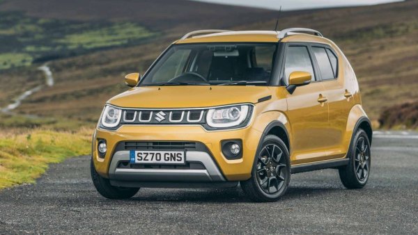 Ето я и най-евтината кола с 4х4 на българския пазар през 2023 година. Ignis също трудно ще задоволи нуждите на ловци или лесничеи, но предлага отлична стабилност на сняг, лед и кал, съчетани с усещане за пъргавина, което само малък и лек автомобил може да даде. Двигателят е 1.2-литров Dualjet с мека хибридна система и 83 коня мощност, в съчетание с 5-степенна ръчна трансмисия. Оборудването включва климатик, автоматични светлини, отопление на седалките и огледалата, радио с MP3 и USB порт. 

Цена през 2022: 37 990
Цена през 2021: 31 090
Цена през 2020: 33 290 