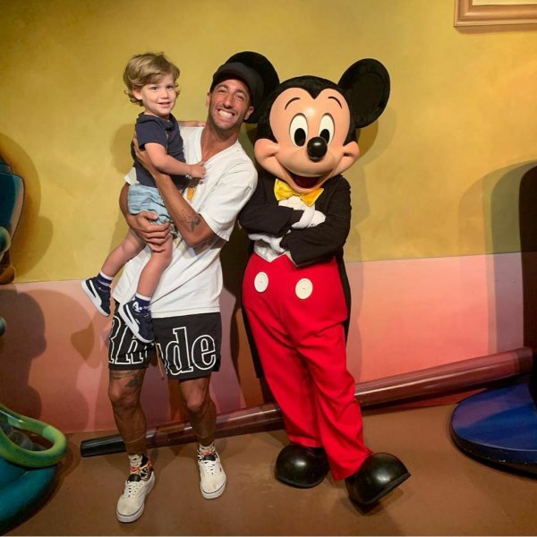 Дениъл Рикардо заведе племенника си в "Дисниленд".