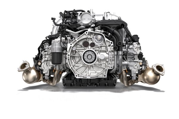 Вече стана дума за тези два модела, но тук са техните топ-версии - Spyder и GT4, чийто 4,0-литров мотор развива 420 к.с. Това е с 20 к.с. повече от версията GTS, а разликата в оборотите, нужни за пълната мощност, е 600 об/мин.
