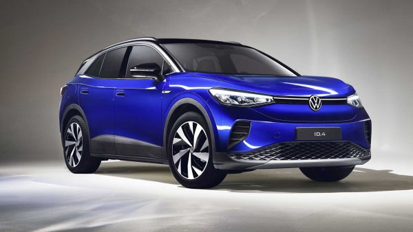 Първият изцяло електрически SUV от Volkswagen има за цел да раздвижи пазарите не само в Европа, но по цял свят. Кросоувърът е изграден на платформата MEB, която е в основата на ID.3, но е доста по-дълъг от него – 4,6 метра. Версията ID.4 Pure разчита на батерия с капацитет 52 кВт/ч и на по-слаб мотор – 167 к.с., како наскоро този вариант беше поставен и на хечбека ID.3.

Продажбите обаче започват с First Edition с 204 к.с, като поръчки вече се приемат. Цената е близо 39 000 евро, но властите в Германия предлаган 9000 евро субсидия за модела.

Име: Volkswagen ID.4

Дизайн: кросоувър

Двигатели: електрически

Излизане на пазар: март 2021 г.

Цена: 38 450 евро