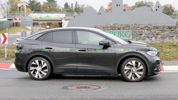 Модата за купеобразните SUV няма как да подмине Volkswagen, който ще предложи такава версия на ID.4. Тя ще се казва ID.4 Coupé или ID.4 X (както при Tiguan Coupé, продаван в Китай), за да се подчертае разликата от стандартния модел. Първоначално ще се предлага само по-мощната версия с 204 к.с., но не и изключено да видими и вариант с над 300 к.с.

Име: Volkswagen ID.4 купе (временно)

Дизайн: купеобразен SUV

Двигатели: електрически

Излизане на пазара: лятото на 2021 г.

Цена: все още не е известна