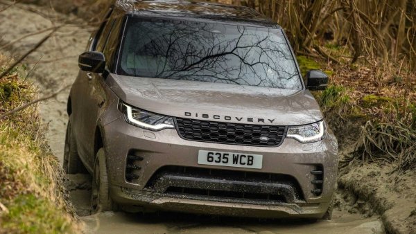 Това семейно ориентирано превозно средство, което може да бъде избрано със седем места, има версия P360, задвижвана от 3,0-литров, редови, 6-цилиндров бензинов двигател с мощност 360 к.с., с турбо и електрически компресор. Която работи заедно със система &bdquo;мек хибрид&ldquo;.

Шофьорът се наслаждава на постоянно задвижване на четирите колела, въздушно окачване и заключващ се заден диференциал, заедно с други иновативни решения като офроуд круиз-контрол All Terrain Progress Control. Цените започват от 76 350 евро.