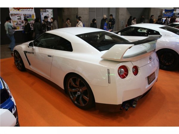 Nissan GT-R R35 Phantom от AMUSE 