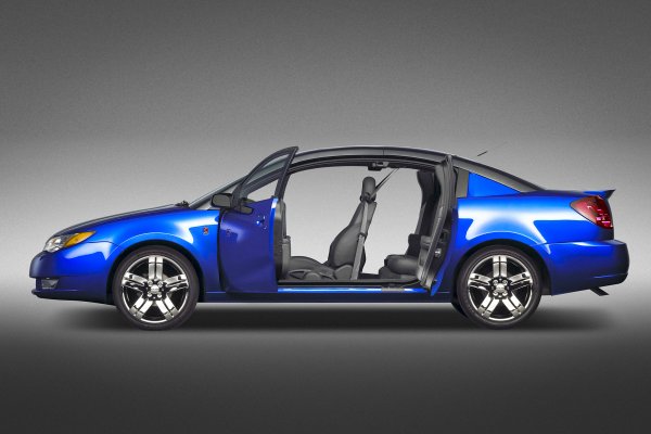 Отдавна несъществуващото купе на General Motors дебютира на автомобилното изложение в Ню Йорк през 2002 г. и очевидно е повлияно от Mazda RX-8, като в крайна сметка се превърна в сериен автомобил. Дължината е забележимо по-голяма от тази на японския спортен автомобил, а междуосието е по-късо - 2621 мм срещу 2703 мм. Оттук идват и огромните надвеси.
