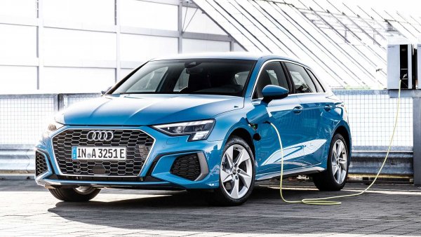Новият Audi A3 Sportback също получава подобрен хибриден вариант - 45 TFSI. Той произвежда 245 к.с. от 1,4-литровия турбо бензинов двигател и електромотор. Задвижването вече е известно от новия VW Golf GTE и от Skoda Octavia RS iV. Най-мощния хибрид A3 Sportback вече е може да бъде поръчан, като първите екземпляри се очакват в шоурумите през февруари. Електрическият му пробег (по цикъла WLTP) е 61 километра. 

Име: Audi A3 Sportback 45 TFSI e

Клас: хечбек с 5 врати

Двигатели: бензин (plug-in hybrid) 

Старт на продажбите:  февруари 2021 г.

Цена: около 41 440 евро

