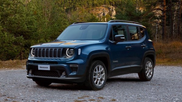 Популярен сред феновете на компактните SUV автомобили, Jeep Renegade се оказва много проблематичен на практика. "Колата има модерен външен вид, но страда от чести електрически неизправности и предлага нисък комфорт при шофиране - подчертава Гелфанд. - Често се появяват индикатори за неизправност на трансмисията, проблеми с превключването на предавките и връзката - всичко това ви принуждава постоянно да се свързвате със сервиза."