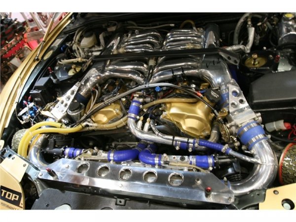 Специалистите от Top Secret са подменили базовият мотор с по-голям V12 Twin Turbo агрегат от легендарната Toyota Century.