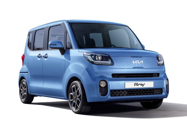 Още един представител на Kia, включен в петте най-достъпни автомобили, предлагани от официалните дилъри. Тоза малък ван има почти същия двигател като Kia Morning - трицилиндров турбо мотор Kappa II G3LB с мощност 79 к.с., работещ в тандем с четиристепенната автоматична трансмисия A4CF0.
