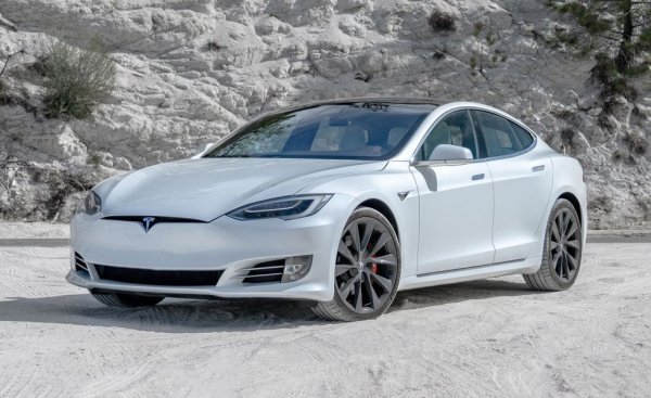 Eто една кола, която може всичко: да сменя сама лентата, да изминава 520 км с едно зареждане на 98-киловатчасовата си батерия, и дори да произвежда пърдящи звуци с натискането на сензорен бутон. Но освен това е и доста бърза. 

Дата на теста: февруари 2020
Цена: $114,690 (на тестовия модел), $101,190 (базова)
Двигател: синхронен електромотор с постоянен магнит отпред, индукционен електромотор отзад, 778 конски сили комбинирана мощност, едностепенни предавки отпред и отзад
Тегло: 2269 кг