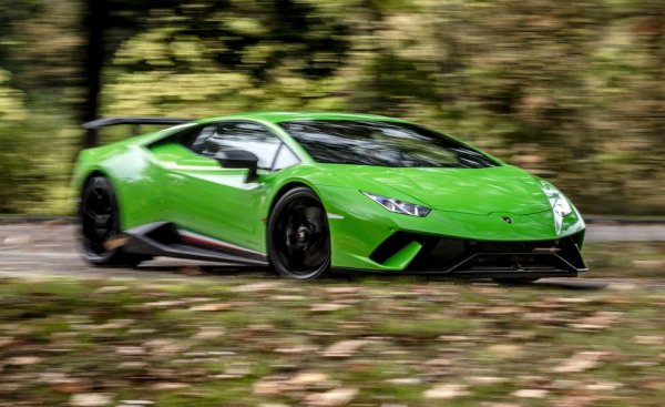 С комбинацията от 631 коня, задвижване на четирите колела и доста "лепкави" гуми Pirelli P Zero Trofeo R, Hurac&aacute;n Performante доста време държеше второто място в класацията. И първото място, що се отнася до произвеждания звук. 

Дата на теста: октомври 2017
Цена: $317,285 (на тестовия модел), $279,185 (базова)
Двигател: 5.2-литров V10 с 631 коня, 7-степенна трансмисия с двоен съединител
Тегло: 1555 кг