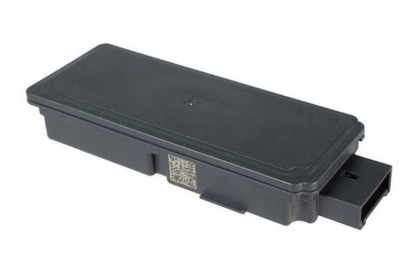 Безключовият достъп и запалване на автомобила не е нещо ново, разбира се. Вече десетина години той е като ежедневен коледен подарък за автомобилните крадци. Но в новото iX Continental осигурява изцяло нов приемник за сигнала от дигиталния ключ, който приема в ултрашироколентовия обхват (UWB, на снимката). Технологията едновременно пести енергия и гарантира, че крадците вече не могат да прихванат и усилят сигнала ви, докато седите в кафенето например. В същото време не е нужно дори да вадите смартфона от джоба си, за да го разпознае автомобилът, да се отключи и да се стартира. 
