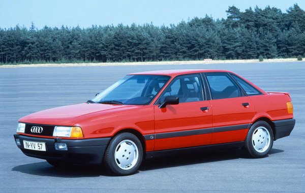 Третото поколение, прочуло се в България като "Яйцето", скъсва връзката с Passat и стъпва върху собствена платформа. Това е първата кола с изцяло поцинковано шаси - запазена марка на Audi оттук нататък, а новаторският дизайн на американеца Джей Мейс (днес главен дизайнер на Whirlpool) му позволява да счупи и рекорда за най-ниско аеродинамично съпротивление. През 1987 се появява и първата версия 90 - с петцилиндров редови мотор. 

