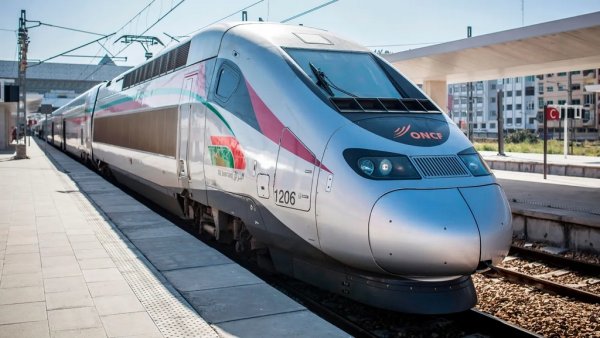 Първата високоскоростна железопътна линия в Африка беше открита през ноември 2018, като 201-километровият маршрут свързва Казабланка и Танжер в Мароко. Това е първата фаза от планираната 900-километрова високоскоростна железопътна мрежа на страната. По време на тестове, влакът Ал Борак (кръстен на митично същество) достигна най-високата си максимална скорост от 357 км/ч. Иначе, с пътници на борда, е ограничен до 320 км/ч. Което пак е малко по-бързичко от БДЖ. 
