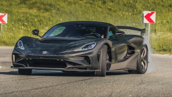 Най-бързият автомобил на хърватския новобранец Rimac в момента е Nevera R с 2078 к.с., с потвърдена максимална скорост от 431,6 км в час. Той ускорява от 0 до 100 км/ч за 1,66 секунди, достига 200 км/ч за 3,95 секунди, и 300 км/ч за 7,89 секунди. И това, доколкото познаваме Мате Римац, е само началото. 
