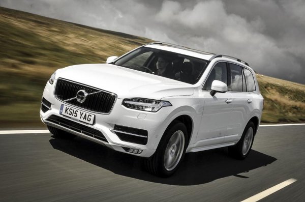 Volvo XC90 е най-големият кросоувър в сегмента, оборудван с хибридна задвижваща система. Той перфектно съчетава стил, комфорт, динамика, мощност и икономичност. Освен това салонът му побира до седем души.