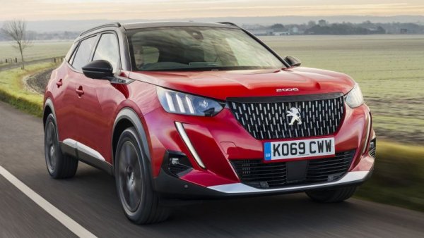 В продължение на няколко месеца относително бедният португалски пазар бе доминиран от Mercedes A-Class (заради субсидията за хибридната му версия), но към края на годината нещата се нормализираха. Peugeot 2008 води с 6152 регистрации, пред Renault Clio, Renault Captur, Peugeot 208, A-Class и Citroen C3. 
