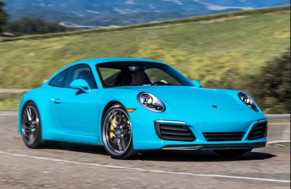 Германското купе с каросерия 991 дебютира през 2011 г., беше обновено през 2015 г. и получи наследник през 2019 г. За пет години една кола от модела губи само 9,3% от първоначалната си стойност - средно 18 094 долара. Резултатът на кабриолета е много по-лош - 26% и 42 227 долара, което го изпраща на 15-то място.